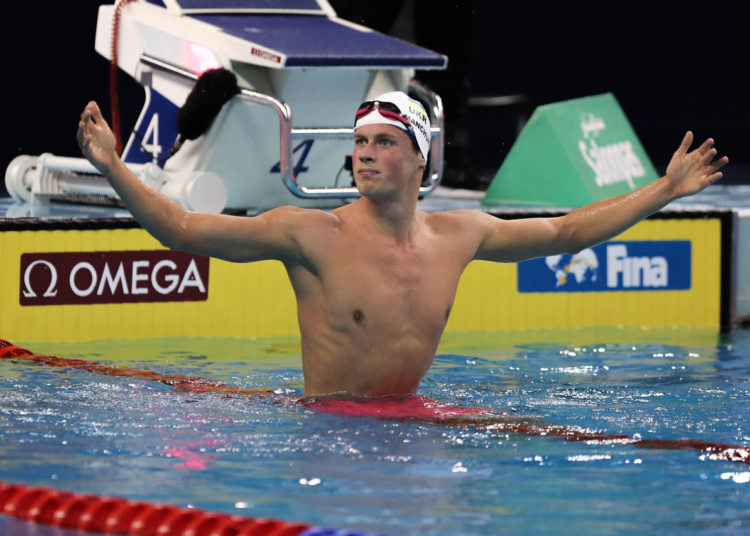 Romanchuk sets World Cup record in 1500m freestyle heats