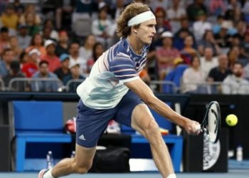 Alexander Zverev fights back a set down to beat Wawrinka at Australian Open