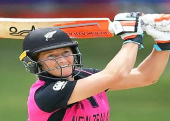 Sophie Devine's sixth consecutive 50s steer New Zealand to victory