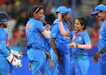 Sourav praises women's cricket team