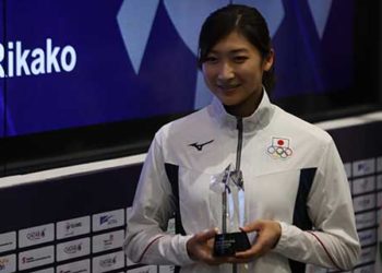 Cancer survivor Rikako takes first dip after 406 days