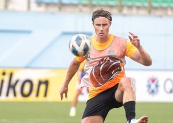 Hougang defender Anderson focuses on books in lockdown