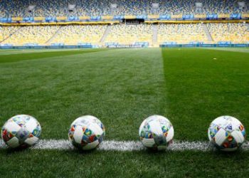 Russia to allow few fans to attend league matches