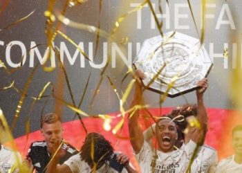 Aubameyang shines as Arsenal beat Liverpool to win Shield