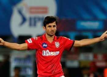 Rahul shines with bat as Punjab thrash Bangalore by 97 runs