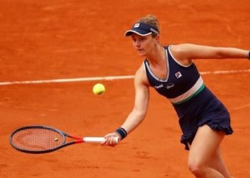 Podoroska stuns Svitolina, becomes first qualifier in Open era