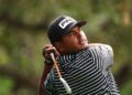 Munoz leads, but defending champion Woods struggles