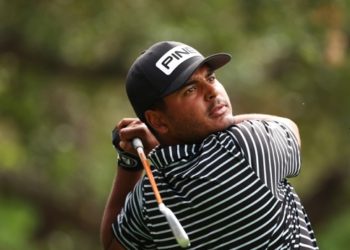 Munoz leads, but defending champion Woods struggles