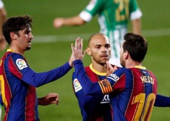 Messi comes off bench to rescue Barcelona