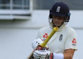 Root hits 186 as England score 339 for nine