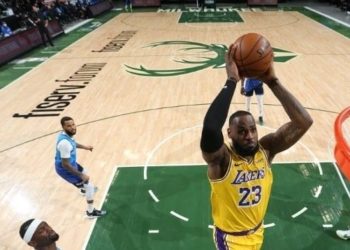 NBA: LeBron shines as Lakers notch up eighth straight victory