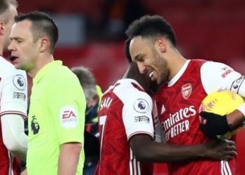 Aubameyang hat-trick helps Arsenal overcome Leeds in 4-2 thriller