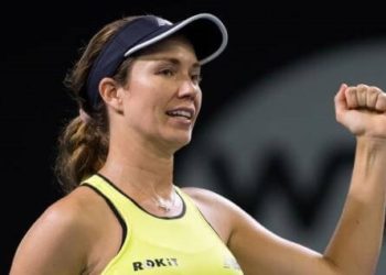 Unseeded Collins upsets world No.1 Barty
