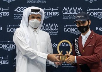 Nasser Al Ghazali, right, receives the award from HE Sheikh Joaan bin Hamad Al Thani.