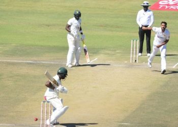 Pakistan enforce follow on against Zimbabwe
