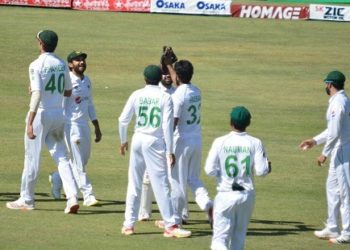 Pakistan on brink of second consecutive innings win against Zimbabwe