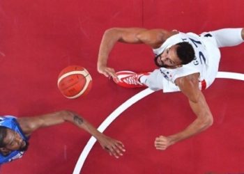USA stunned by France 83-76 in Olympic basketball