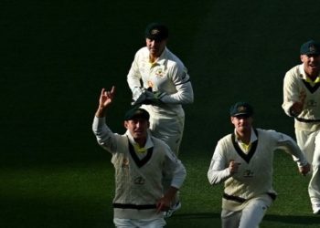 Australia set England 468 to win second Ashes Test