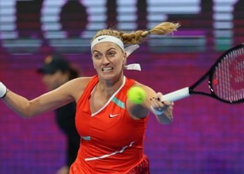Defending champion Kvitova cruises into second round