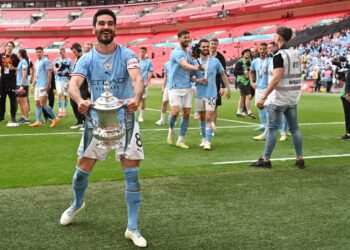 FA Cup: Gundogan double helps Manchester City beat Man United