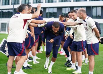 Mbappe likely to stay at PSG