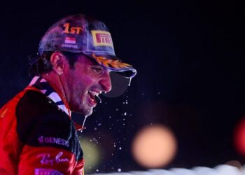 Carlos wins Singapore Grand Prix; Verstappen finishes fifth