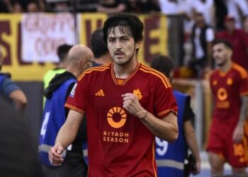 Roma coach Mourinho praises Iran striker Sardar Azmoun
