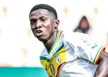 Senegal begin title defence in style with 3-0 win over 10-man Gambia