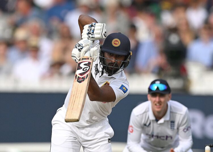 England decline to enforce follow-on; sets up 231-run lead against Sri Lanka