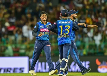 Vandersay stars with 6-wicket haul as Sri Lanka beat India to lead