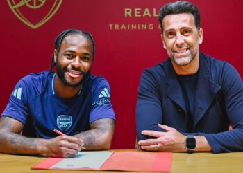 Arsenal sign Chelsea outcast Sterling on loan on deadline day