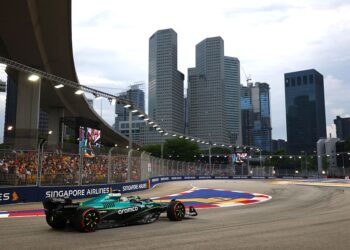 Alonso sets the pace in Singapore practice