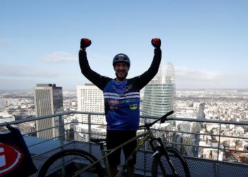 Fontenoy sets record climb on Eiffel Tower with bike