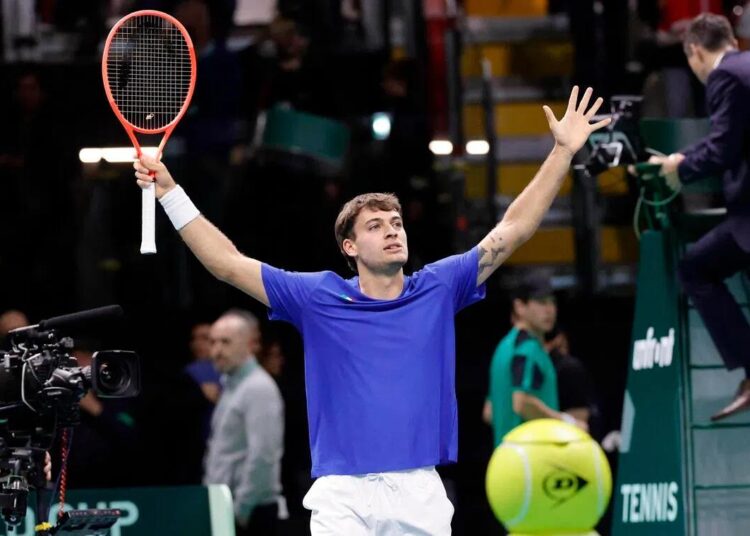 Italy power past Austria to reach Davis Cup semi-finals