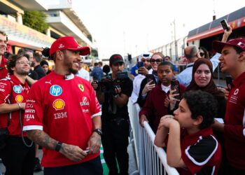F1 Qatar GP: Fans experience pit lane walks