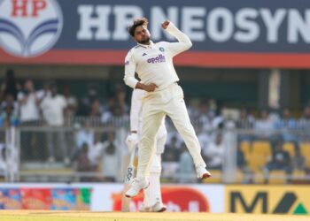 Kuldeep takes 3 Wickets as India reduce South Africa to 247/6 at stumps