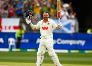 Head holds firm as Australia stretch lead to 356 in Adelaide Test