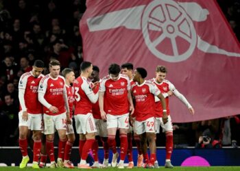 Arsenal ride late fortune to stay clear at the top
