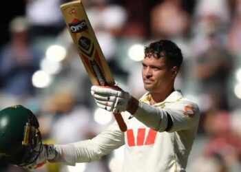 Carey century and Khawaja resolve steady Australia on day one