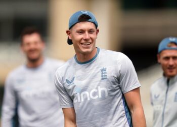 England’s seam shuffle continues ahead of final Ashes Test