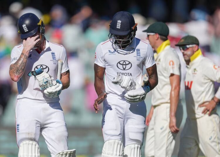 Australia humble England to clinch the Ashes