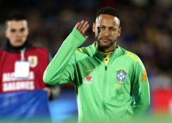 Neymar undergoes successful knee surgery as World Cup comeback beckons