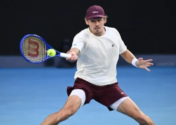 De Minaur vows to keep fighting after Alcaraz loss at Australian Open