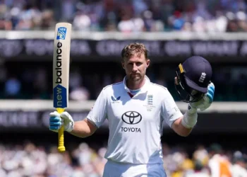 Root’s 160 anchors England as Australia reply solidly at SCG