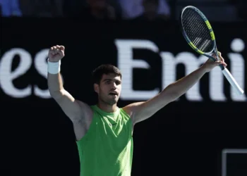 Alcaraz battles past Hanfmann as Sabalenka and Gauff advance at Australian Open