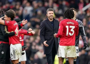 United outclass City as Carrick begins second spell with win