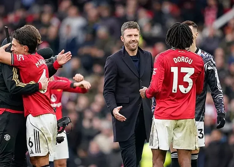 United outclass City as Carrick begins second spell with win