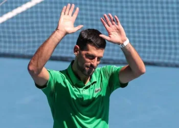 Djokovic cruises into Australian Open third round