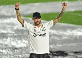 Neymar extends Santos deal as World Cup ambitions remain alive