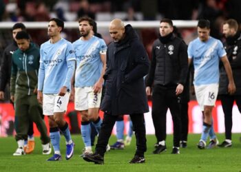 Guardiola laments missed chances after City stall at Sunderland